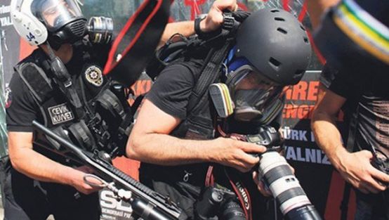 dunyada_en_cok_tutuklu_gazeteci_turkiyede_h13500