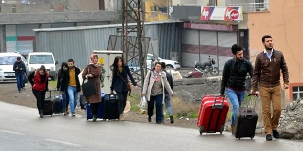 page_egitim-sen-cizre-ve-silopide-1300-ogretmen-memleketlerine-donduruldu-okullar-acik-tutulmali_537642208