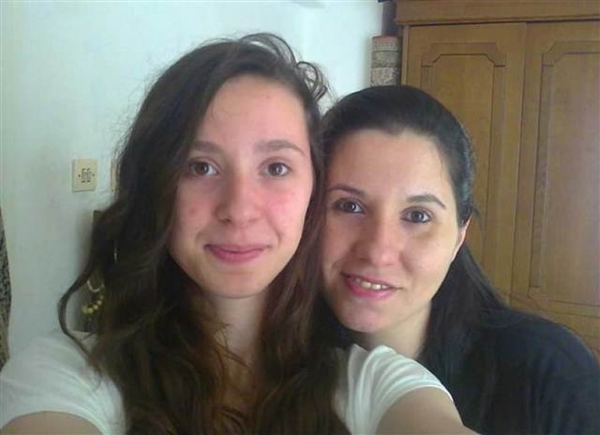 17 yaşındaki Sinem 2 gün önce annesiyle selfi yapmıştı