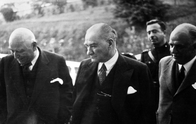 Atatürk Sesleniyor
