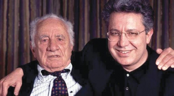 LİVANELİ'NİN İLMİNDE ROL ALDI Zülfü Livaneli, “Elia, 1988'de çektiğim Sis adlı filmimde rol aldı. Bu çapta bir yönetmen için büyük bir alçak gönüllüktü” dedi.