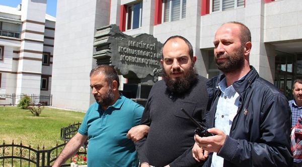 cocuklari-sirtindan-sirtindan-vurdu-jpg