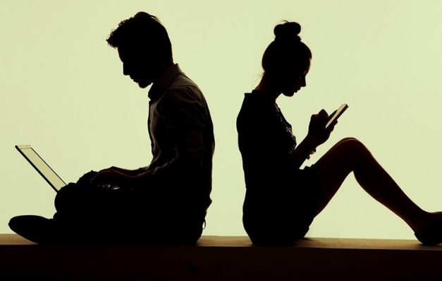 Aşırı internet kullanımı boşanma nedeni