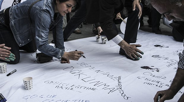 Çocuk yaşta erken evlilik sınıfları boşalttı