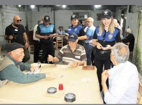 Kahvehane, kahvehane gezerek erkekleri bilgilendirdiler