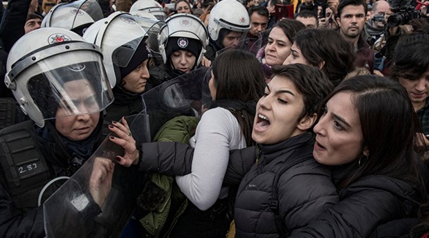 Kadınlara değil canilere ters kelepçe takın