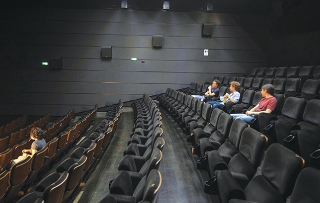 Sinema geriliyor tiyatro yükseliyor