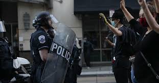 Pandemi döneminde polis şiddeti arttı