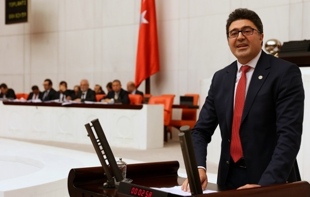 Meclis kürsüsünden şiddete tepki gösterdi
