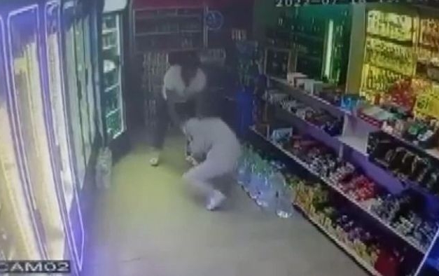 Kan donduran görüntü! Önce taciz sonra feci dayak
