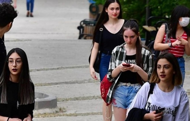 Gençlerin okullara tutunma ihtimali azalıyor